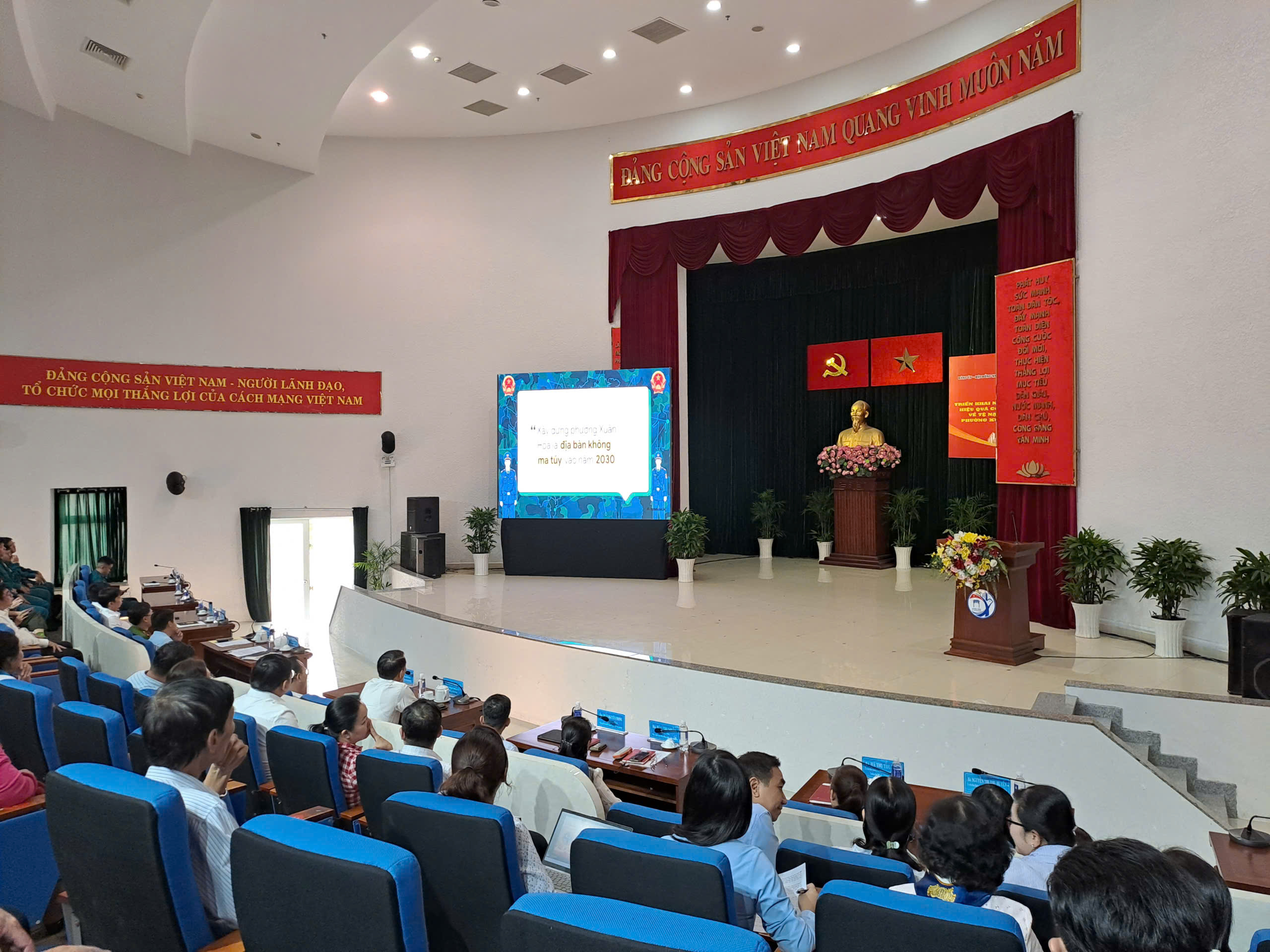 Phường Xuân Hòa triển khai nghị quyết xây dựng địa bàn sạch bóng ma túy - Ảnh 4.