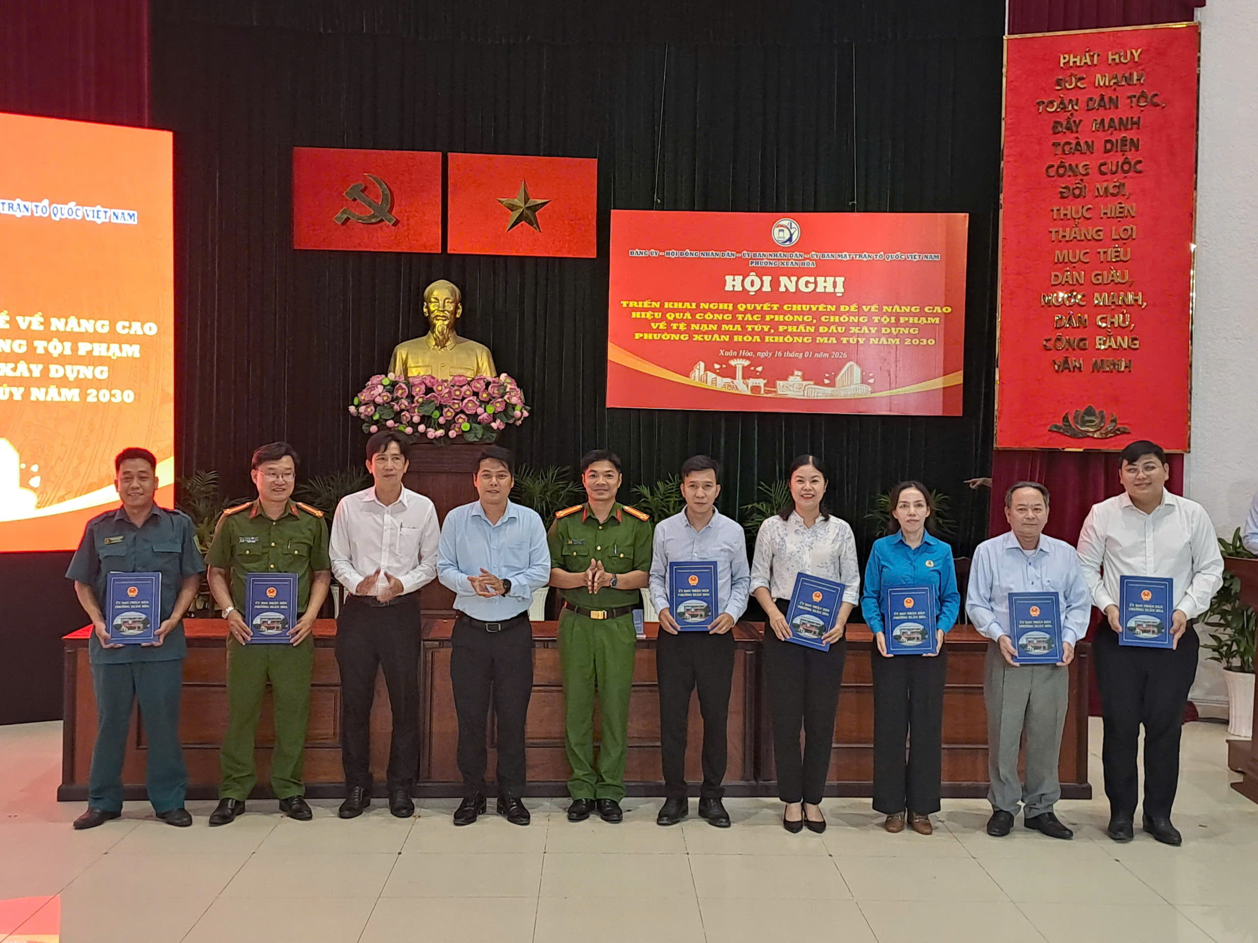 Phường Xuân Hòa triển khai nghị quyết xây dựng địa bàn sạch bóng ma túy - Ảnh 6.