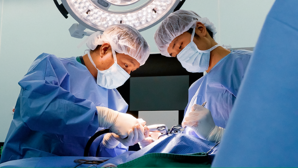 Công nghệ in 3D thay khớp giúp bệnh nhân thoát cảnh khuỷu tay biến dạng 27 năm - 2