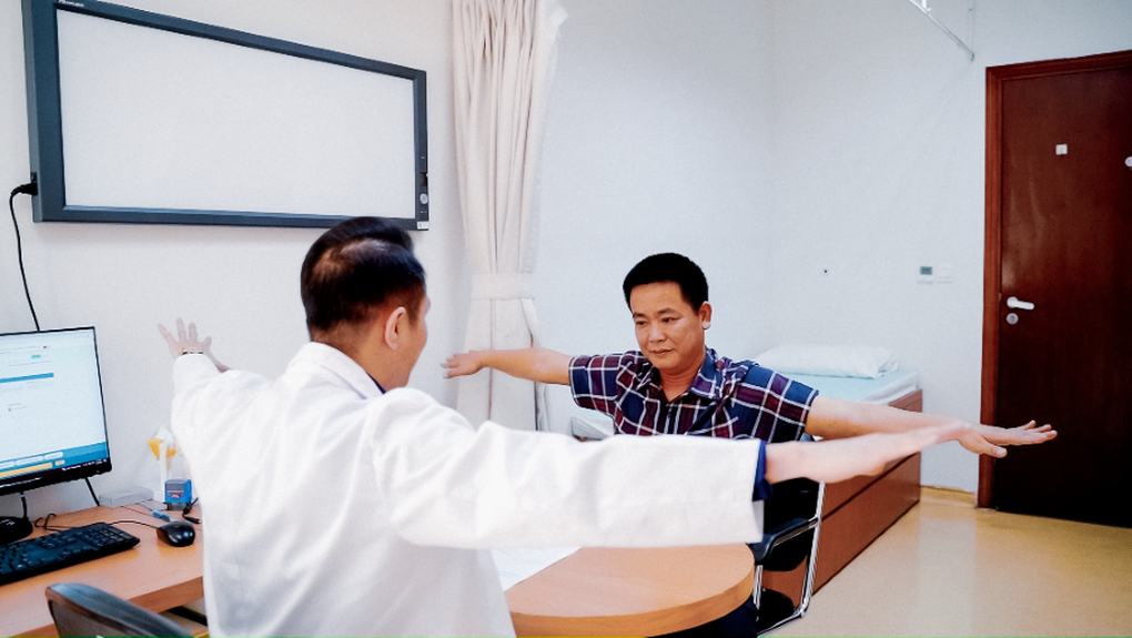 Công nghệ in 3D thay khớp giúp bệnh nhân thoát cảnh khuỷu tay biến dạng 27 năm - 4