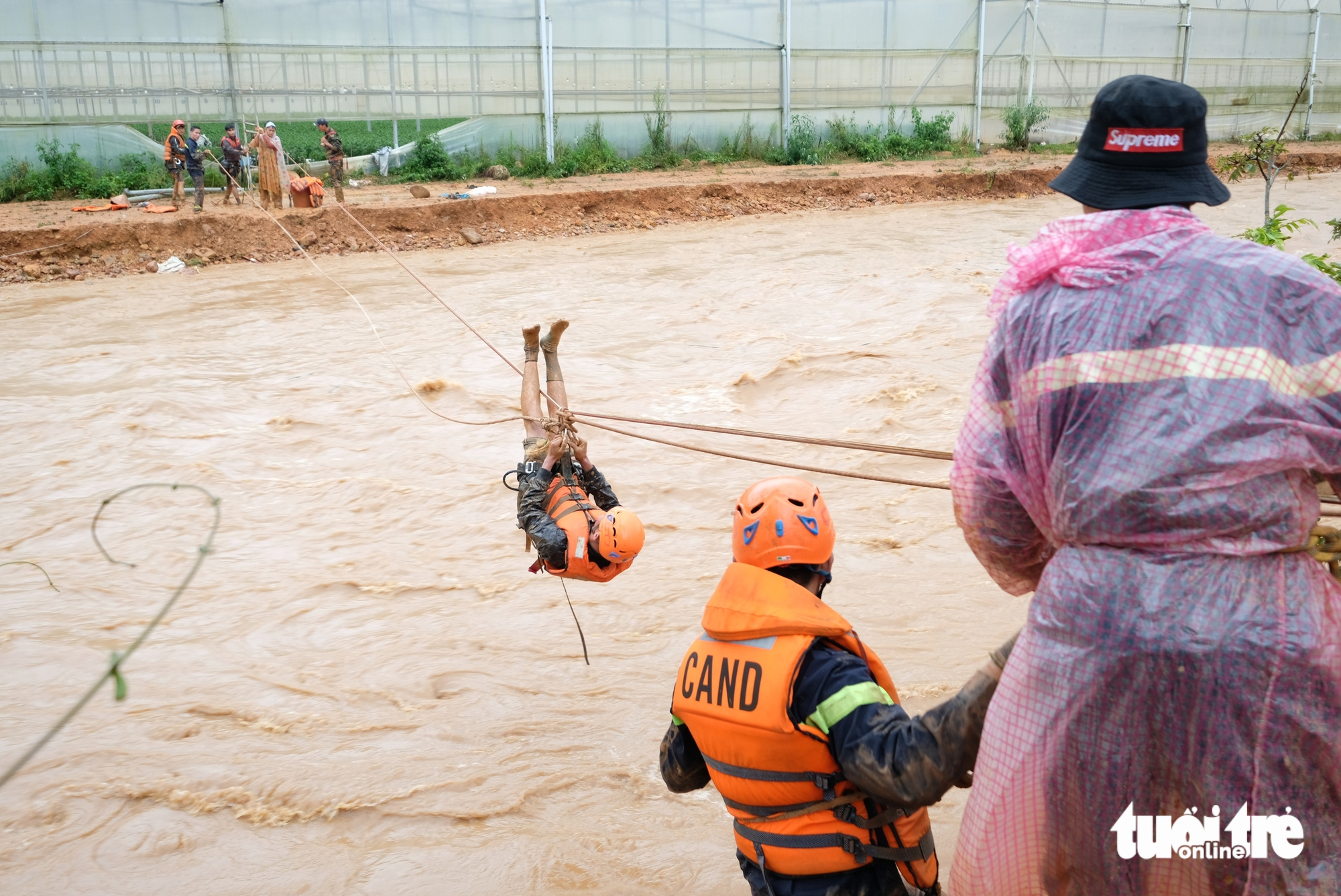 Những chiến sĩ công an chuyên cứu người giữa lằn ranh sinh - tử - Ảnh 3.