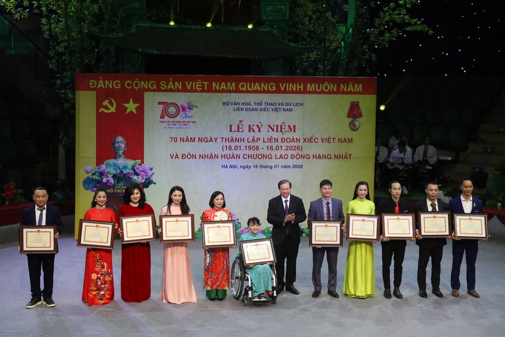 Liên đoàn Xiếc Việt Nam đón nhận Huân chương Lao động hạng Nhất - 3