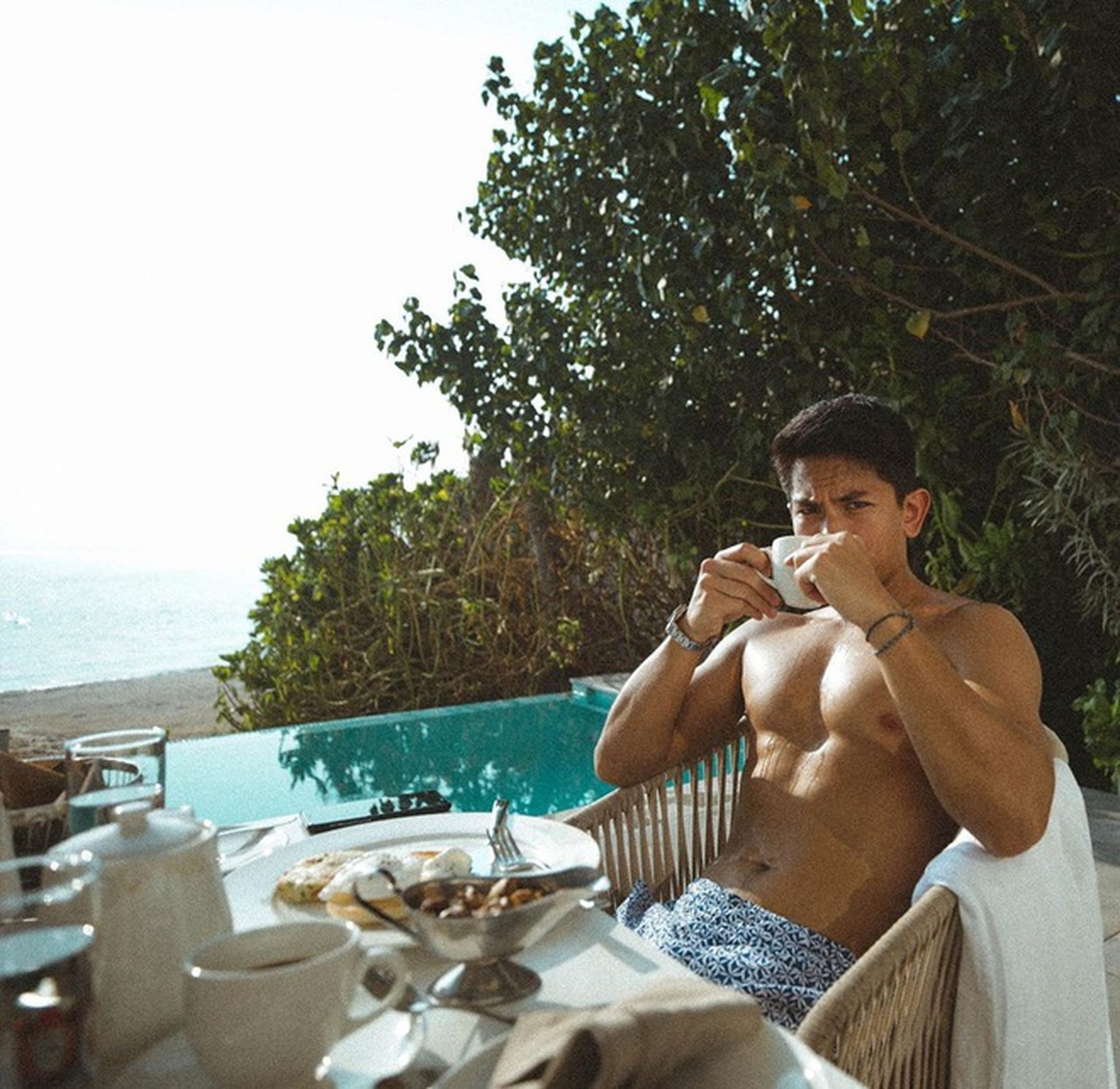 Hôn nhân của hoàng tử được khao khát nhất thế giới từng lên mạng tuyển vợ - 2