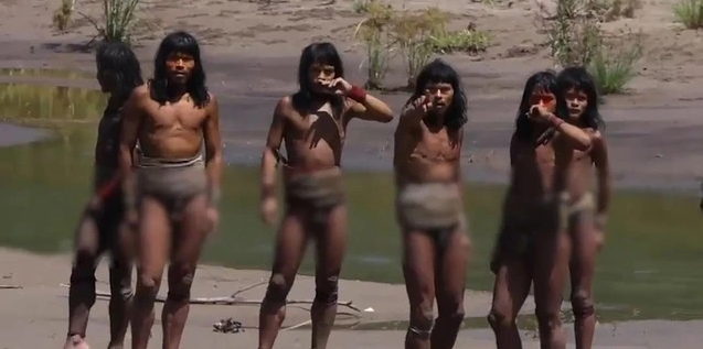 Lần đầu công bố ảnh của bộ lạc bí ẩn nhất thế giới, chuyên gia nói vẫn còn khoảng 200 cộng đồng tương tự- Ảnh 3.