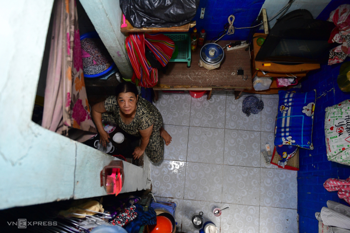 Công nhân thuê trọ trên đường Lê Đình Cẩn, phường Tân Tạo. Ảnh: Thanh Tùng