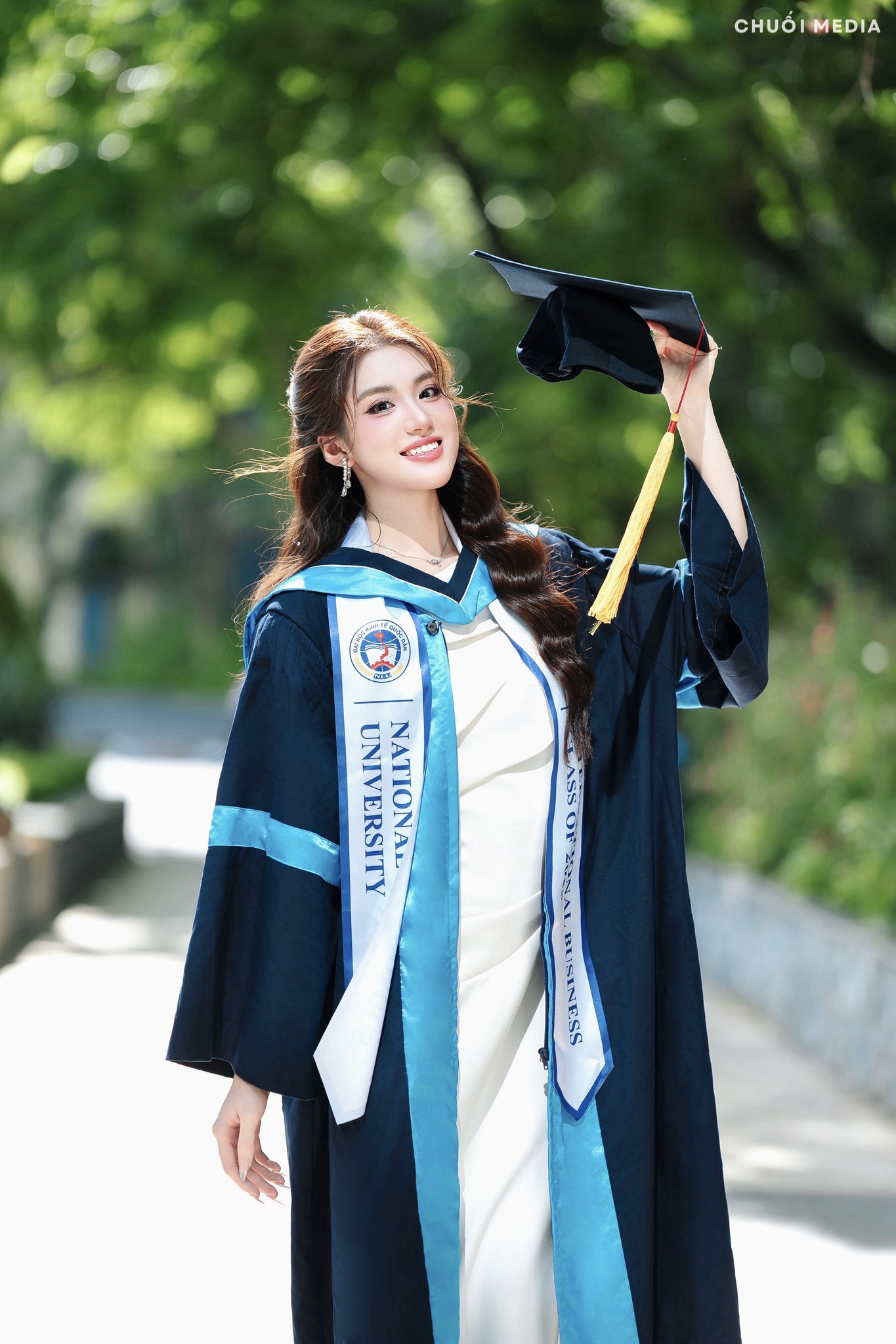 Phương Oanh đang gây chú ý tại Miss World Vietnam 2025 là ai? - 2