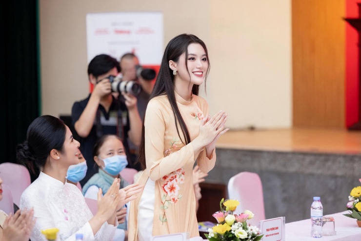 Vào tháng 3/2026 tới, top 50 thí sinh Miss World Vietnam 2025 sẽ tiếp tục hội tụ và tranh tài ở các phần thi phụ như: Head To Head Challenge, Người đẹp tài năng, Người đẹp thể thao, Người đẹp nhân ái, show nghệ thuật Dances Of Vietnam…