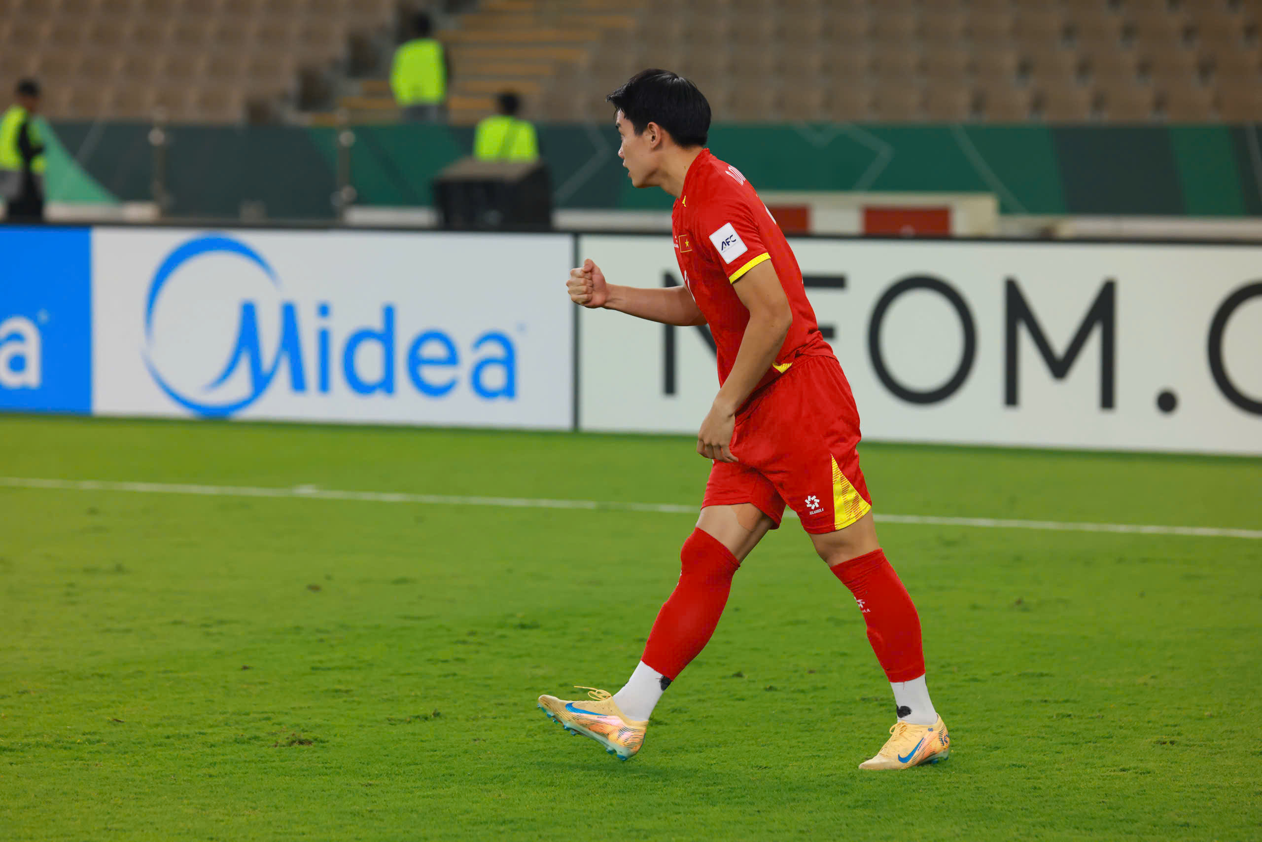 Chủ tịch VFF chúc mừng màn biểu diễn xuất sắc của U.23 Việt Nam: ‘Tôi rất hạnh phúc’- Ảnh 4.