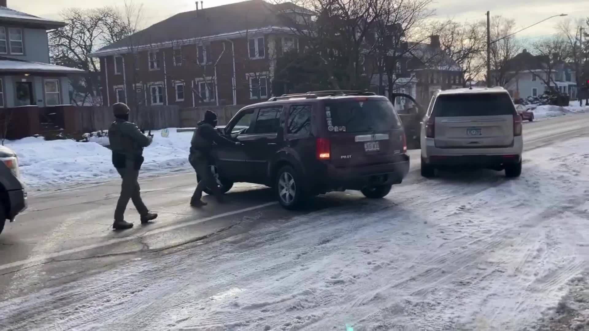 Đặc vụ ICE bắn chết phụ nữ ở Minnesota