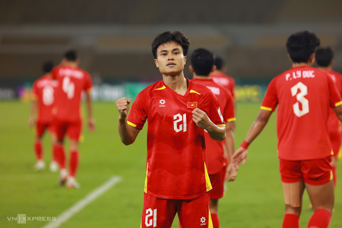 Phạm Minh Phúc mừng bàn thắng ở phút 101 giúp Việt Nam thắng UAE 3-2 ở tứ kết U23 châu Á 2026, trên sân Prince Abdullah Al Faisal ở Jeddah, Arab Saudi vào tối 16/1/2025. Ảnh: Ted Trần