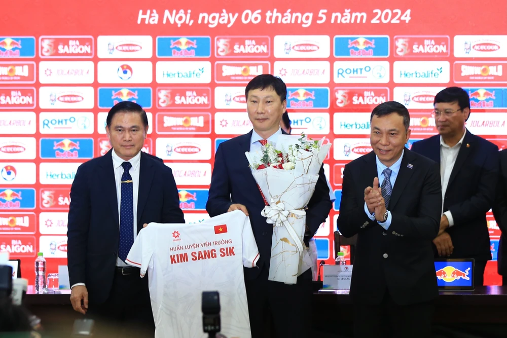tuyen-viet-nam-co-nguy-co-mat-hlv-kim-sang-sik-o-aff-cup-2026 (1).jpeg