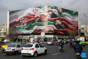 Mỹ trừng phạt loạt quan chức Iran, ông Trump ‘để ngỏ mọi phương án’ hành động