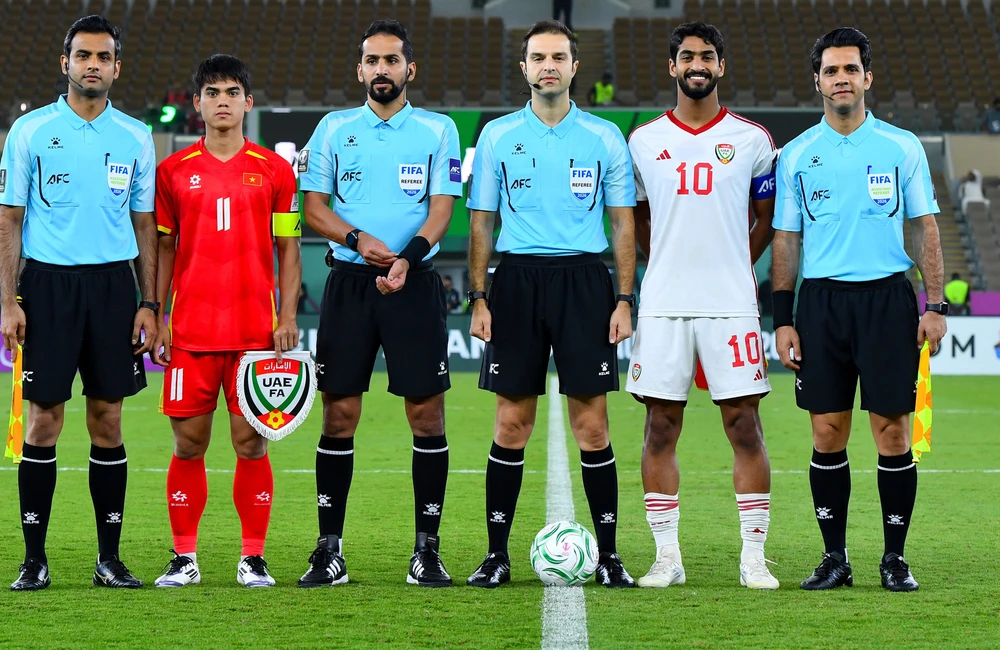 ha-guc-ong-ke-uae-hlv-kim-sang-sik-tuyen-bo-thang-muc-tieu-vao-chung-ket (3).jpg