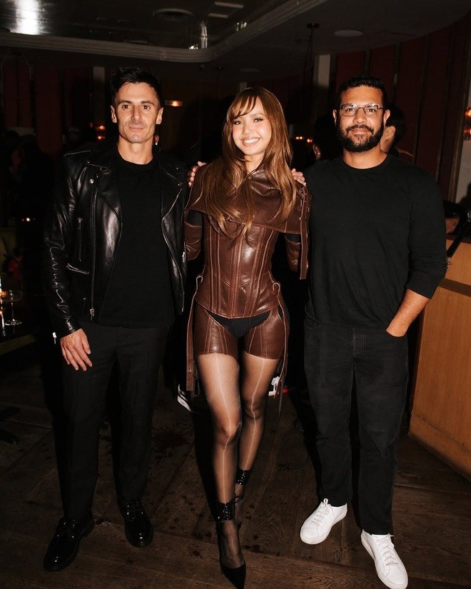 Những trang phục gây tranh cãi của Lisa - 4