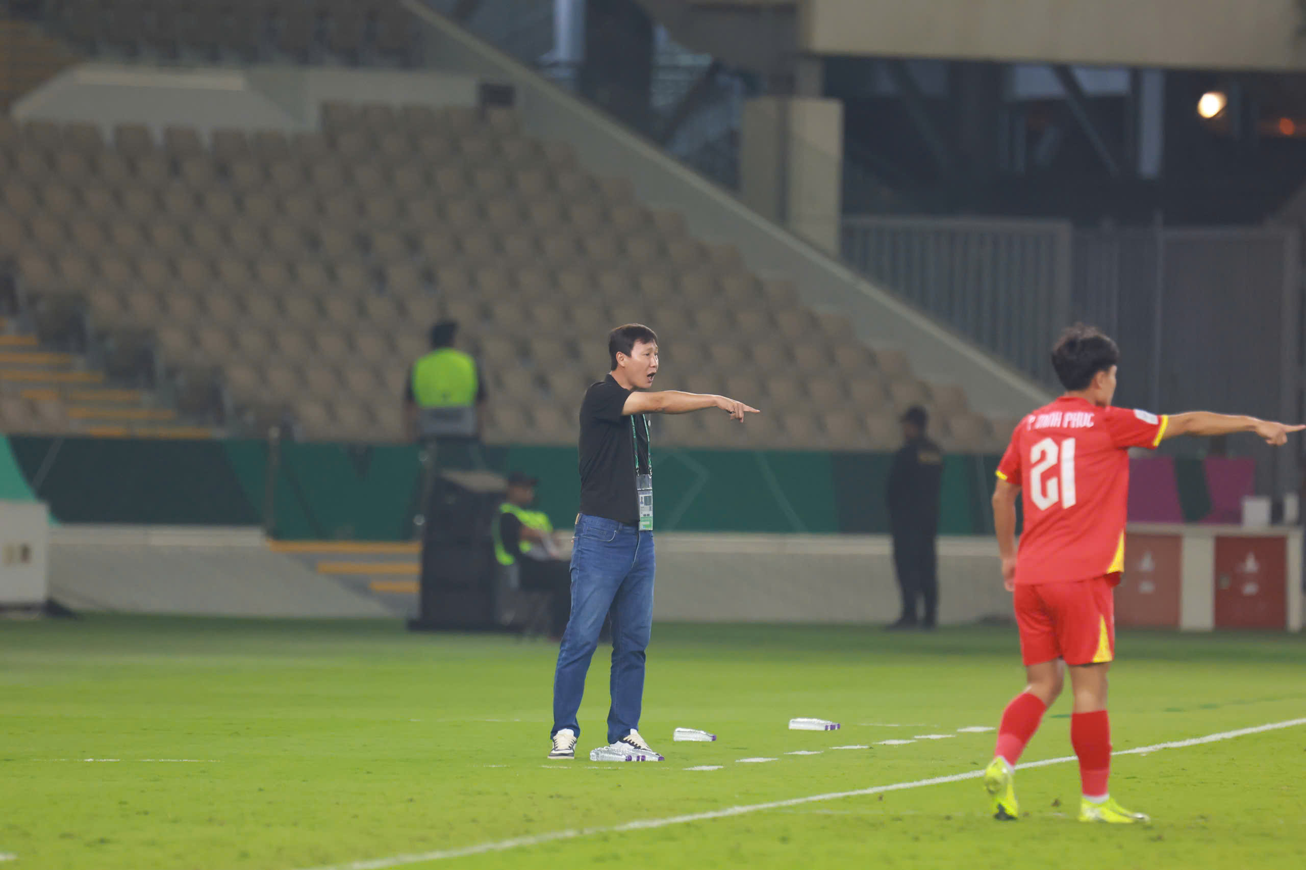 Truyền thông Hàn Quốc ‘nghẹt thở’ khi tường thuật trận thắng kinh điển của U.23 Việt Nam, ngợi ca ông Kim!- Ảnh 2.