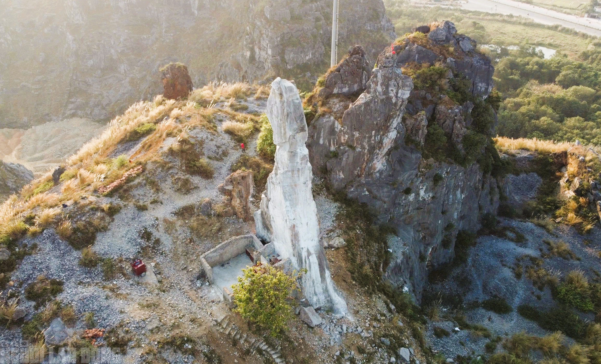 Phó chủ tịch tỉnh Thanh Hóa chỉ đạo kiểm tra thông tin liên quan tới Hòn Vọng Phu - Ảnh 4.