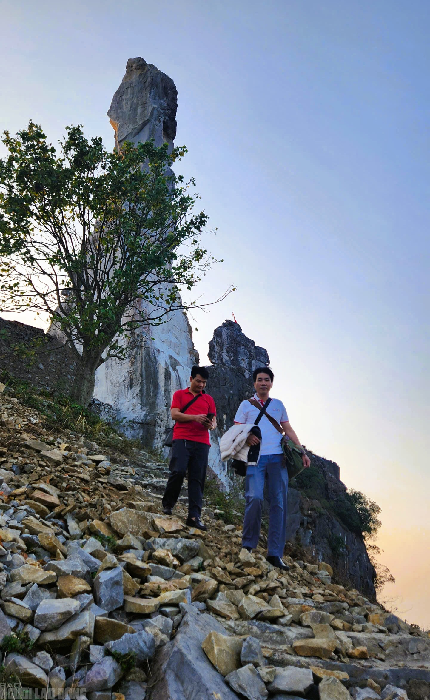 Phó chủ tịch tỉnh Thanh Hóa chỉ đạo kiểm tra thông tin liên quan tới Hòn Vọng Phu - Ảnh 13.