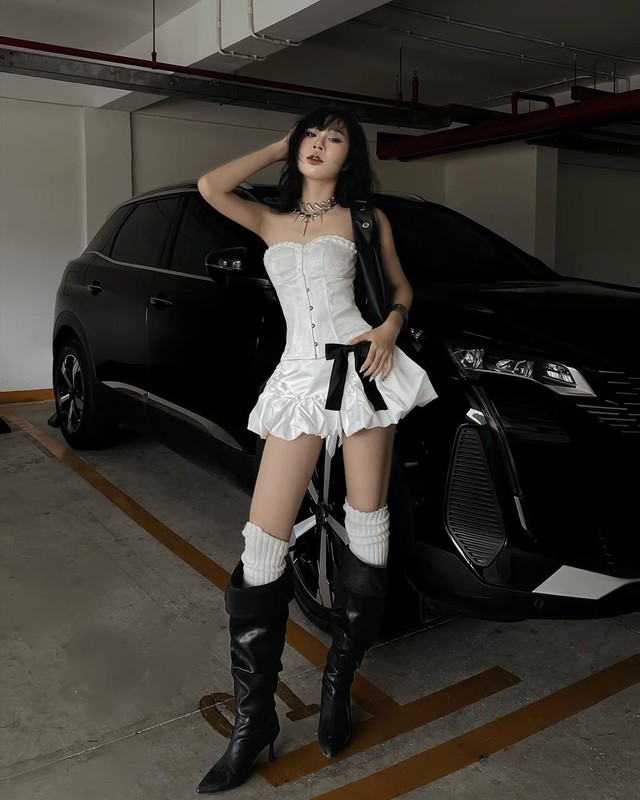 Váy trắng phối giày bốt, sự giao thoa ngọt ngào đầy sức hút- Ảnh 8.