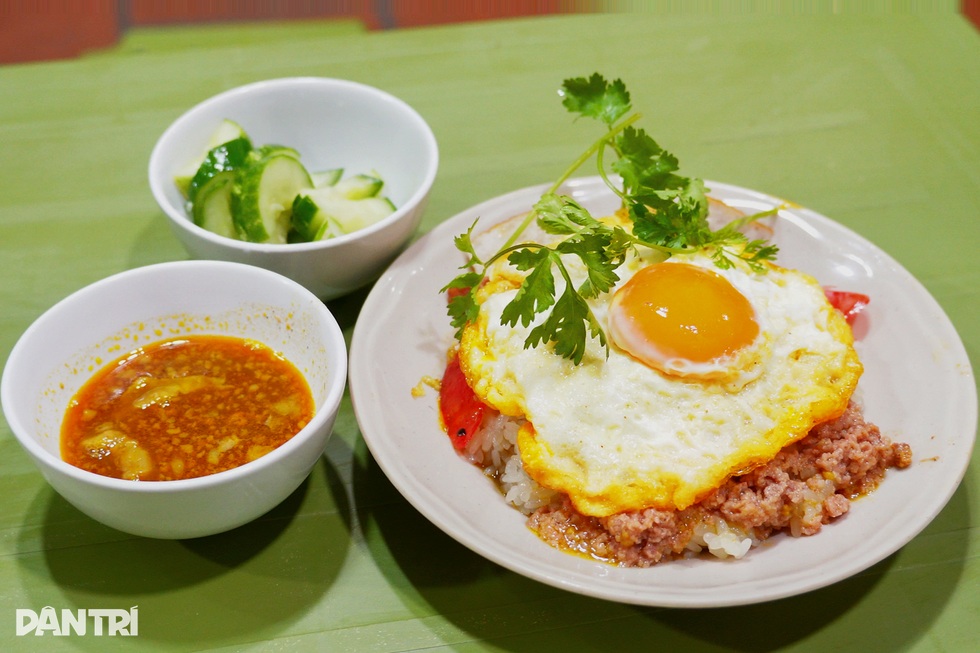 Bí mật trong đĩa xôi má đào 55.000 đồng, ông chủ Hà Nội bán trăm suất/ngày - 2