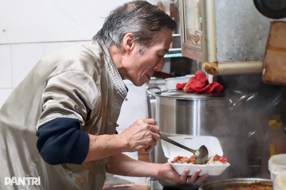 Bí mật trong đĩa xôi má đào 55.000 đồng, ông chủ Hà Nội bán trăm suất/ngày - 5