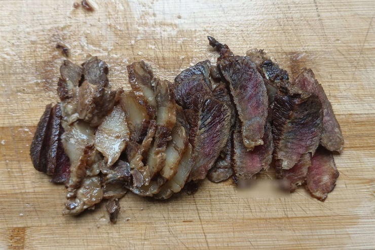 Loại rau dại có mùi lạ, "bình chữa cháy" của cơ thể, giúp thanh nhiệt, làm mát máu, giải độc, xào thịt cực thơm - 5