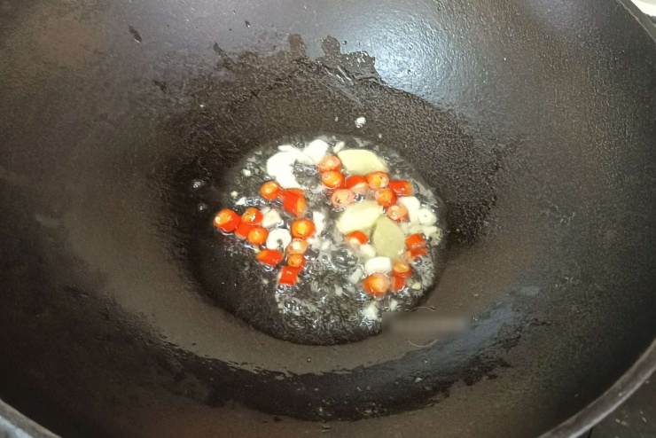 Loại rau dại có mùi lạ, "bình chữa cháy" của cơ thể, giúp thanh nhiệt, làm mát máu, giải độc, xào thịt cực thơm - 6