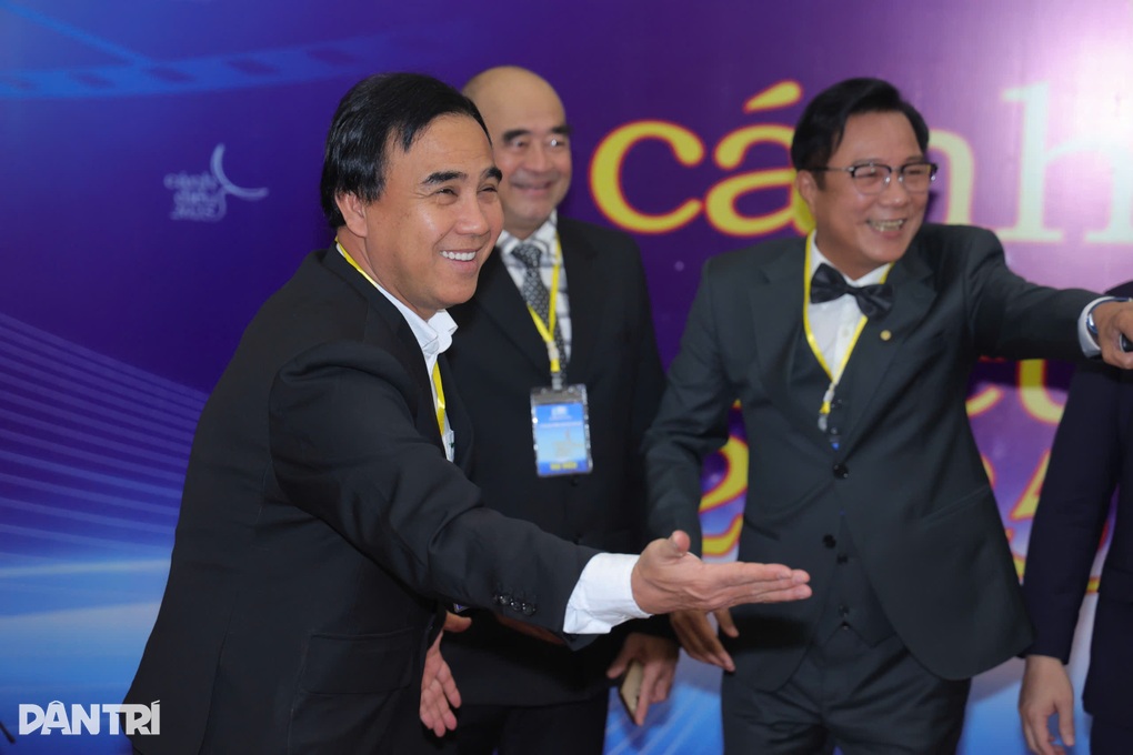 MC Quyền Linh: Nhiều đạo diễn mời con gái đóng phim nhưng tôi từ chối - 3