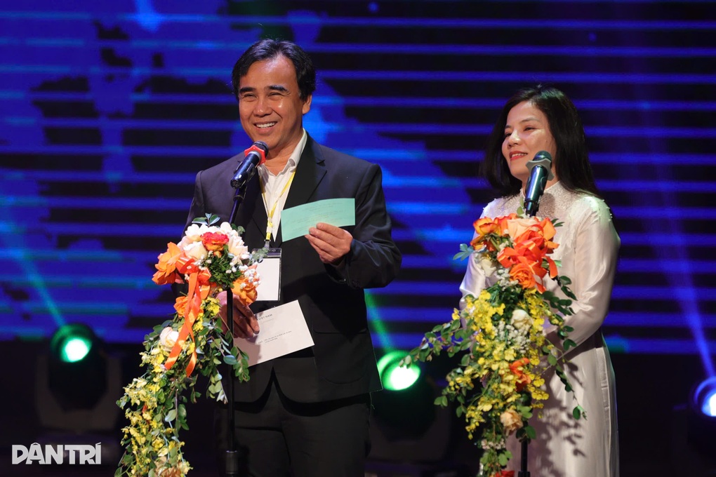 MC Quyền Linh: Nhiều đạo diễn mời con gái đóng phim nhưng tôi từ chối - 4