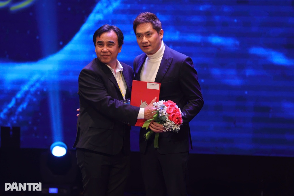 MC Quyền Linh: Nhiều đạo diễn mời con gái đóng phim nhưng tôi từ chối - 5