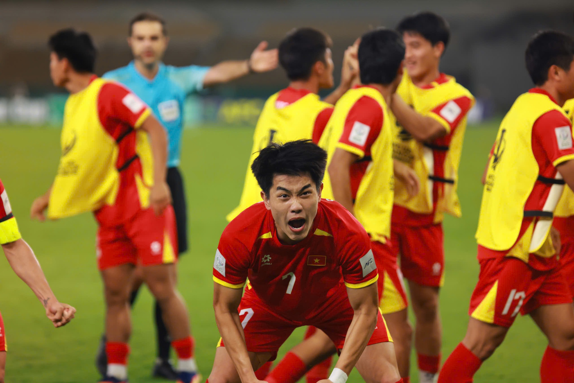 Từ bao giờ Việt Nam lại có cầu thủ như Đình Bắc: Vào sân là tạo khác biệt, kỹ năng toàn diện, tâm lý vững vàng- Ảnh 3.