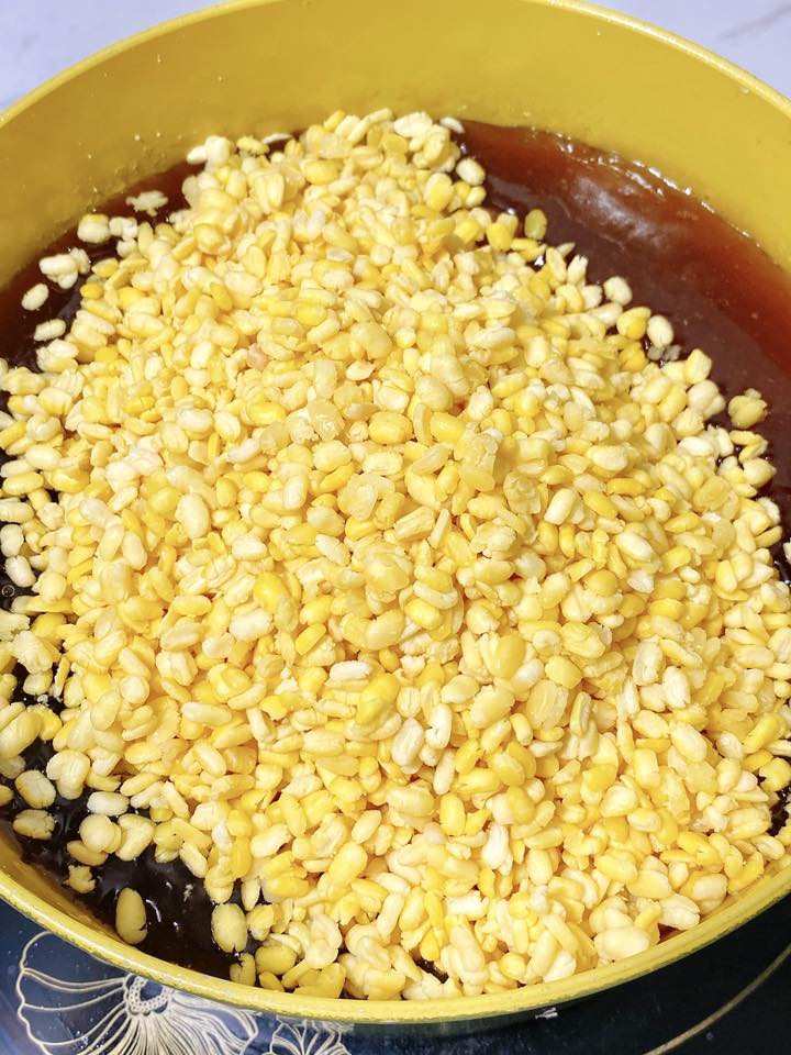 Đậu xanh ngâm với baking soda chín mềm, cho dù để tủ lạnh qua đêm đậu cũng không bị cứng