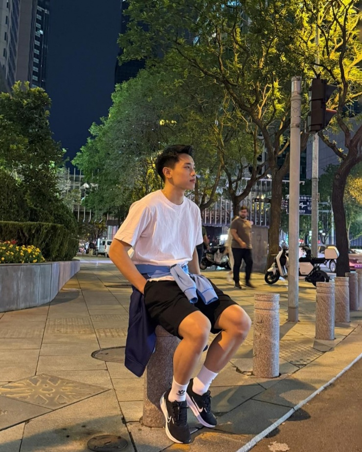 Phong cách bảnh bao xuống phố của 'ngôi sao' tuyển U23 Đình Bắc - 6