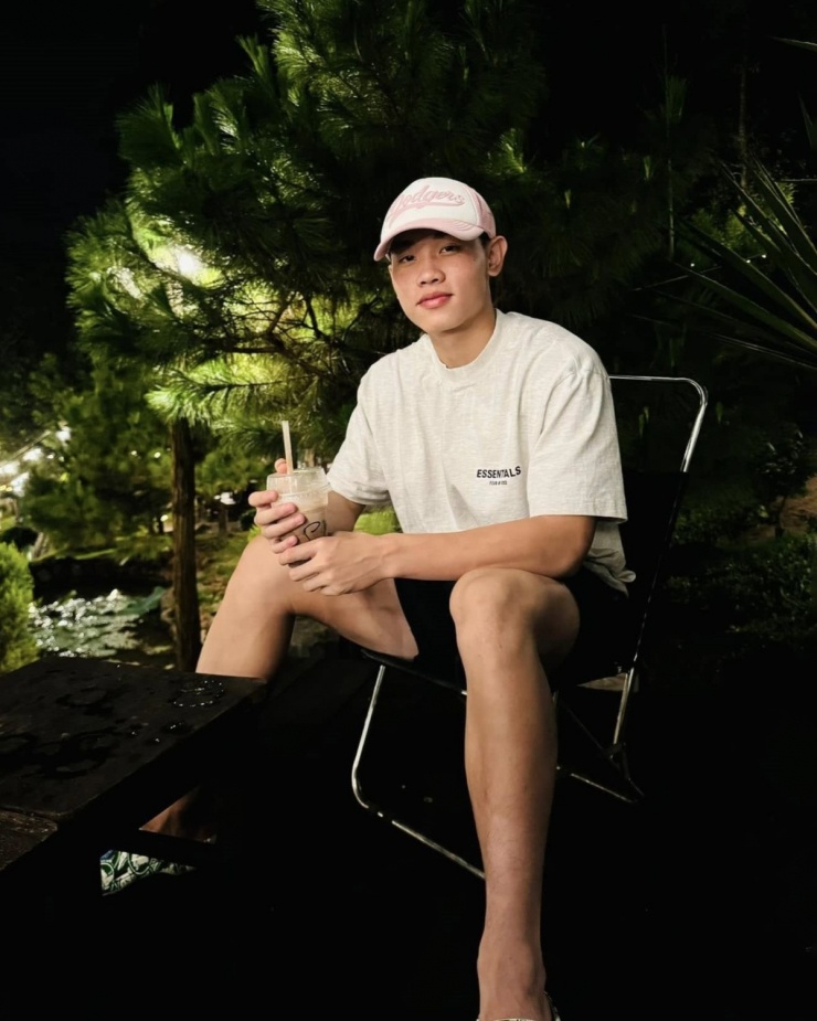 Phong cách bảnh bao xuống phố của 'ngôi sao' tuyển U23 Đình Bắc - 9