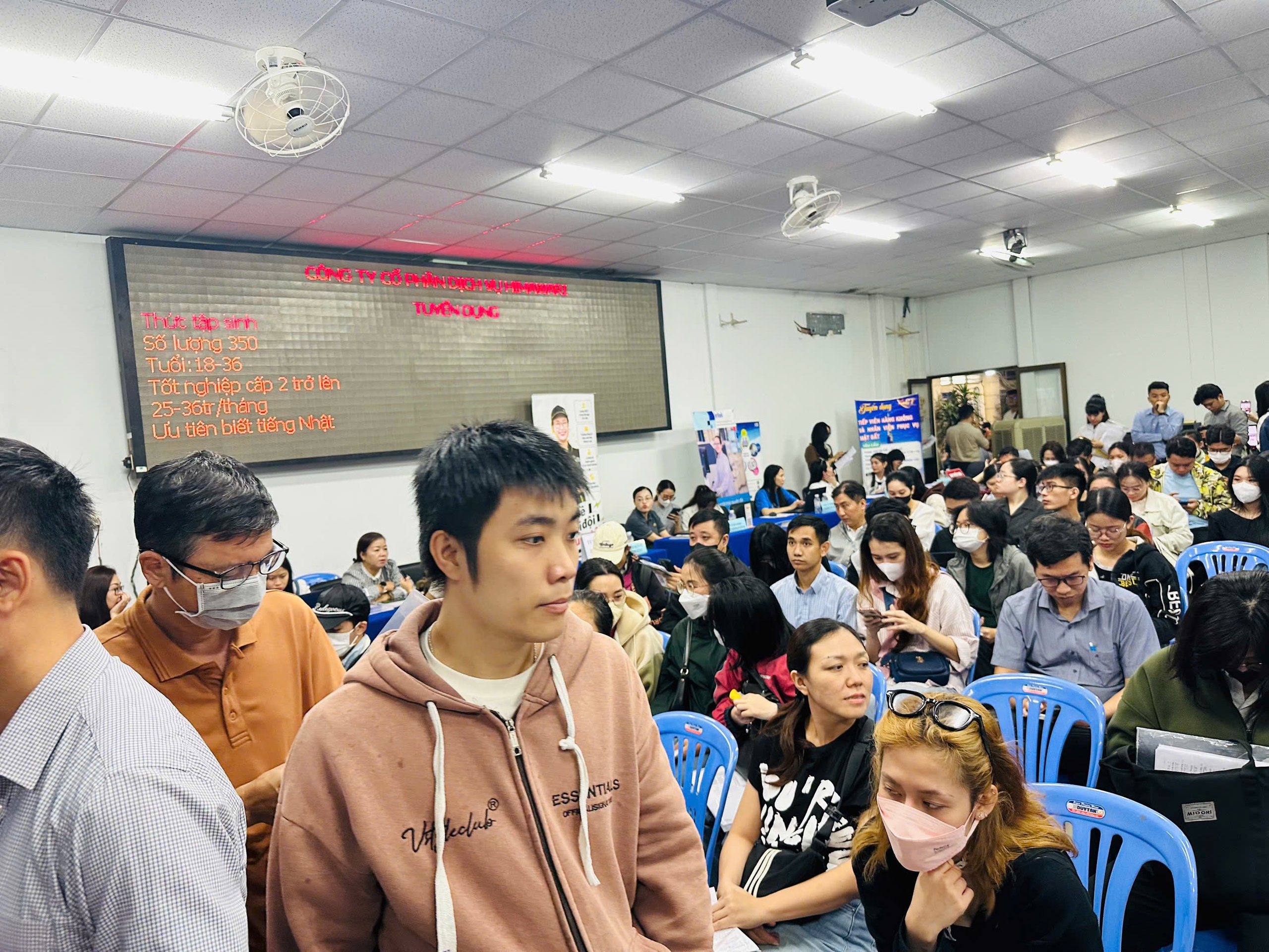 Biết đọc, biết viết cũng có việc lương chục triệu ở TPHCM - Ảnh 5.