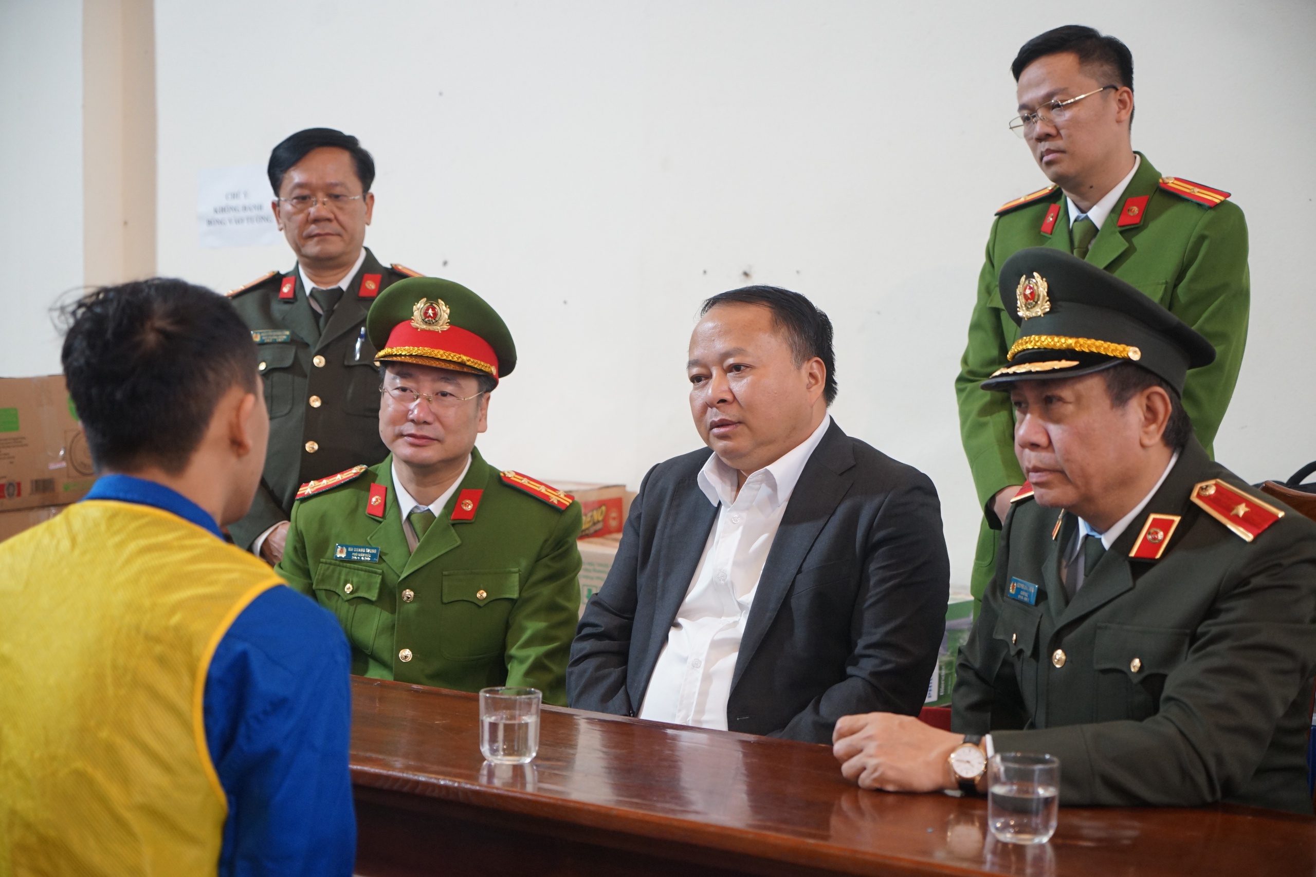 5 tháng phá chuyên án lừa đảo đặc biệt lớn hoạt động từ Campuchia - Ảnh 2.