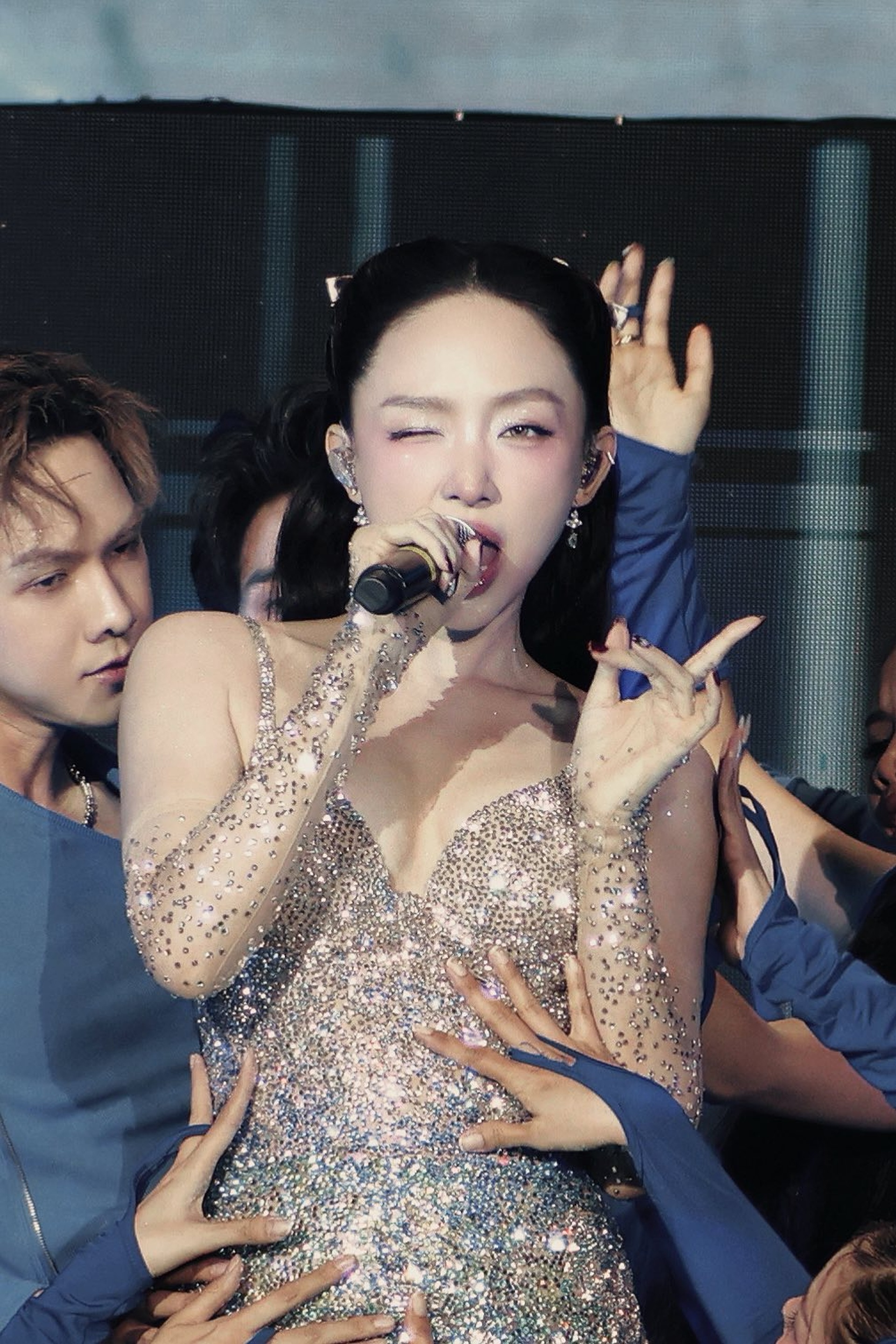 Tóc Tiên trước ly hôn: Im lặng trước tin đồn đời tư, gợi cảm trên sân khấu - 6