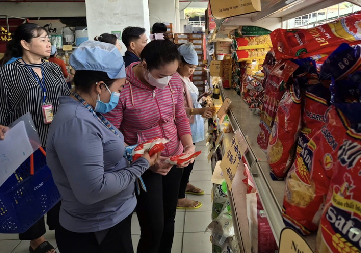 Thông tin nổi bật tại TPHCM ngày 17-1: Dốc sức chăm lo Tết, 