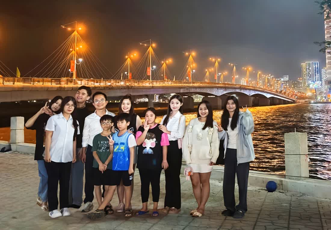 Cô dâu chú rể tìm lại những đứa trẻ xa lạ trong bức ảnh cưới tại Nha Trang và cuộc hội ngộ không tưởng sau 12 năm- Ảnh 4.