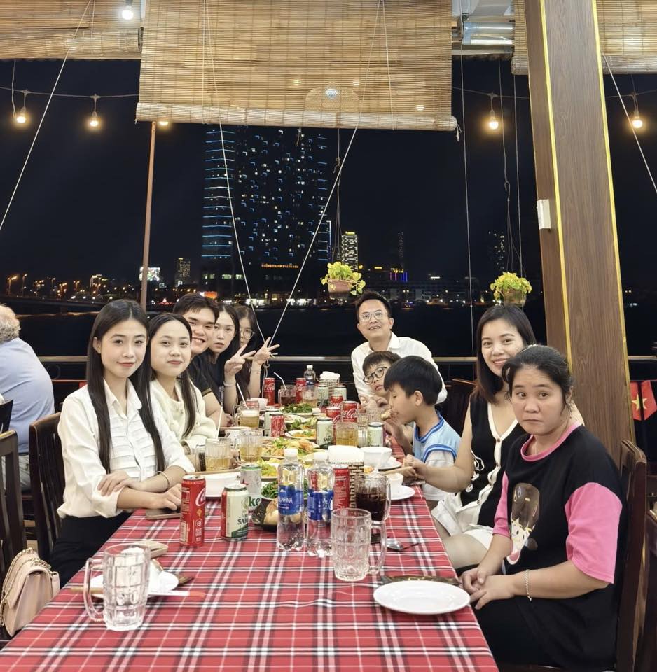 Cô dâu chú rể tìm lại những đứa trẻ xa lạ trong bức ảnh cưới tại Nha Trang và cuộc hội ngộ không tưởng sau 12 năm- Ảnh 5.