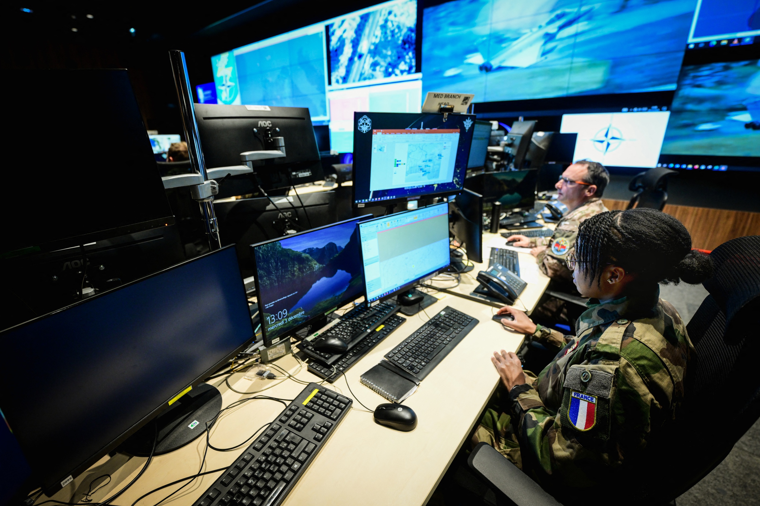 Pháp thảo luận khả năng rút khỏi NATO vì cách hành xử của Mỹ - Ảnh 2.