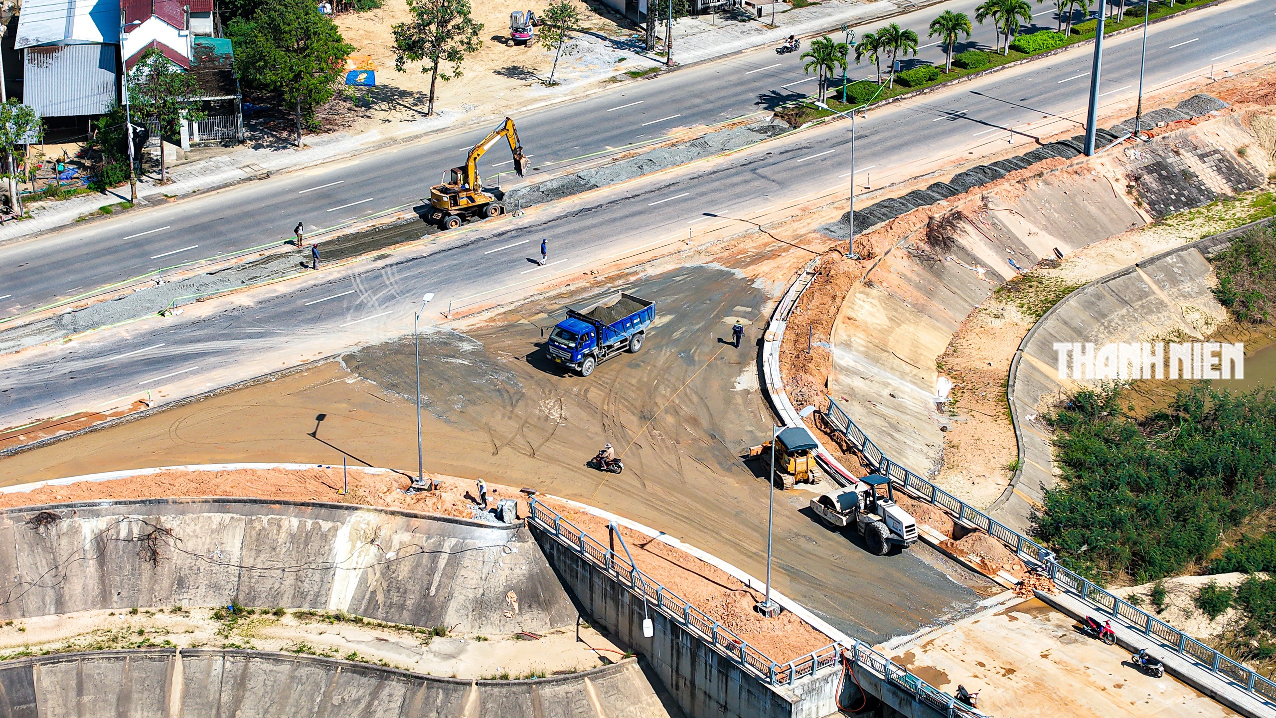 Tăng tốc thi công thông xe qua đập dâng sông Trà Khúc trước Tết Bính Ngọ- Ảnh 2.