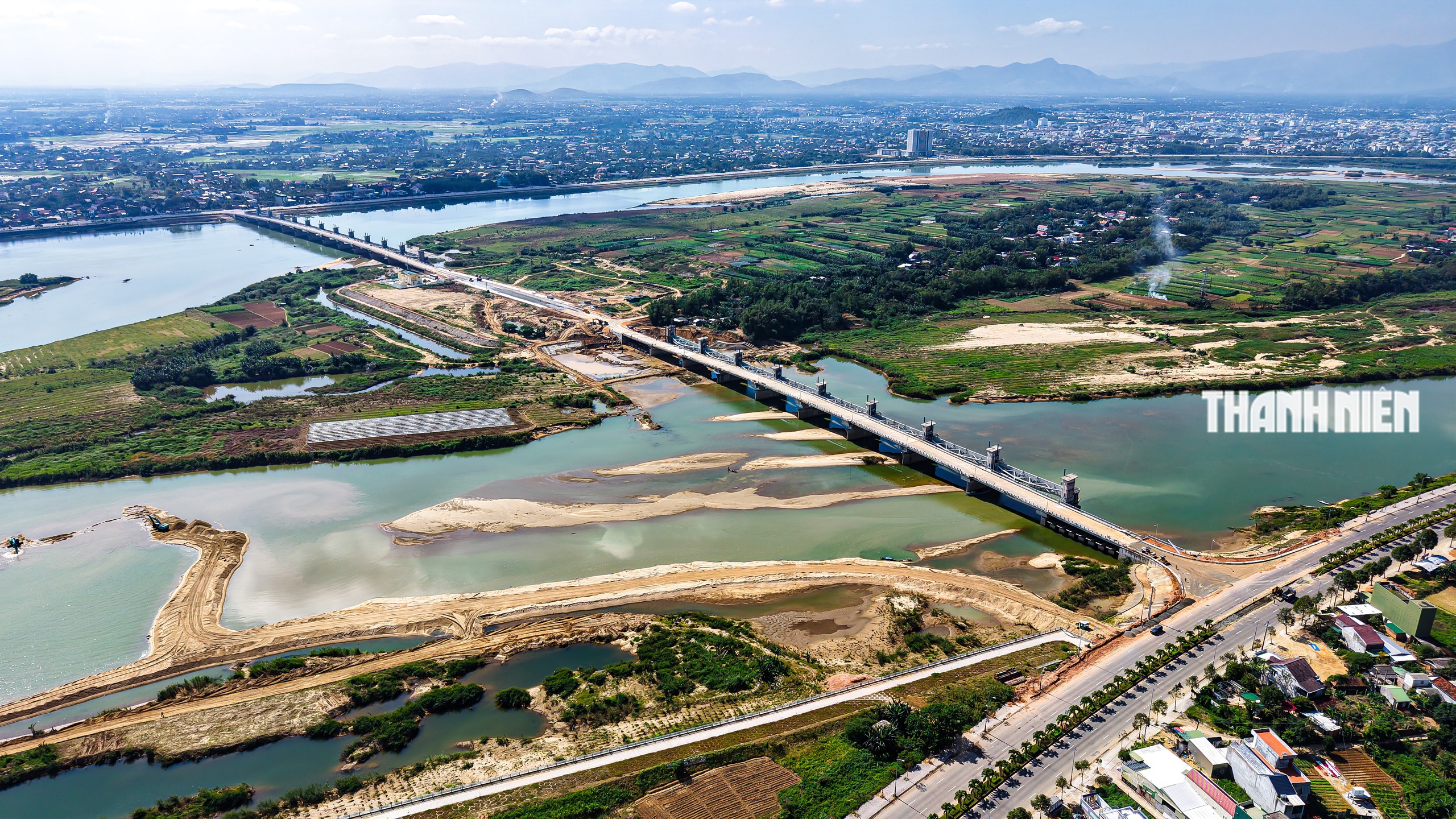 Tăng tốc thi công thông xe qua đập dâng sông Trà Khúc trước Tết Bính Ngọ- Ảnh 4.