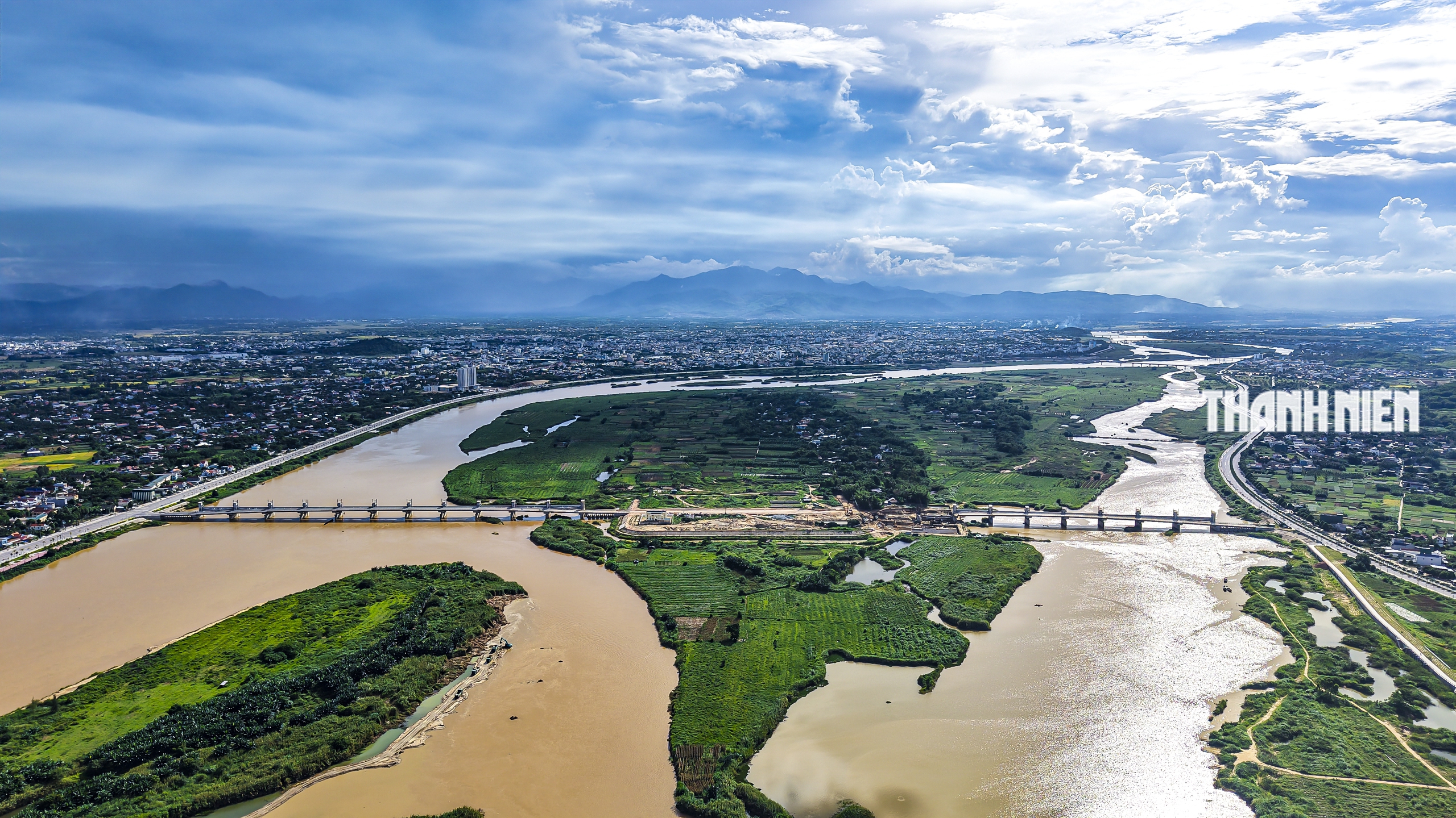 Tăng tốc thi công thông xe qua đập dâng sông Trà Khúc trước Tết Bính Ngọ- Ảnh 10.