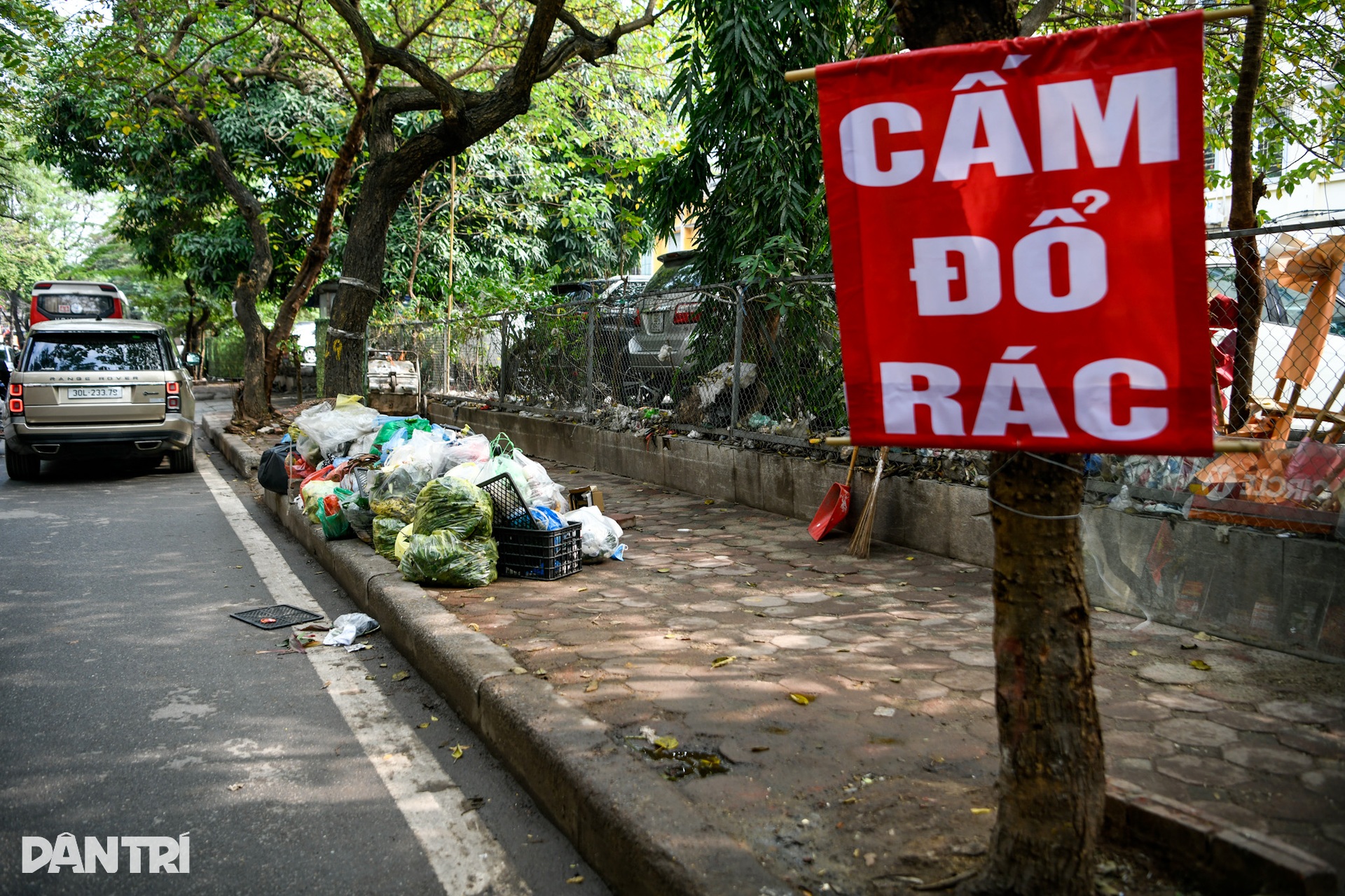 Hà Nội: Nơi có camera thì sạch rác, chỗ không bị nhìn thấy thì ngập ngụa - 7