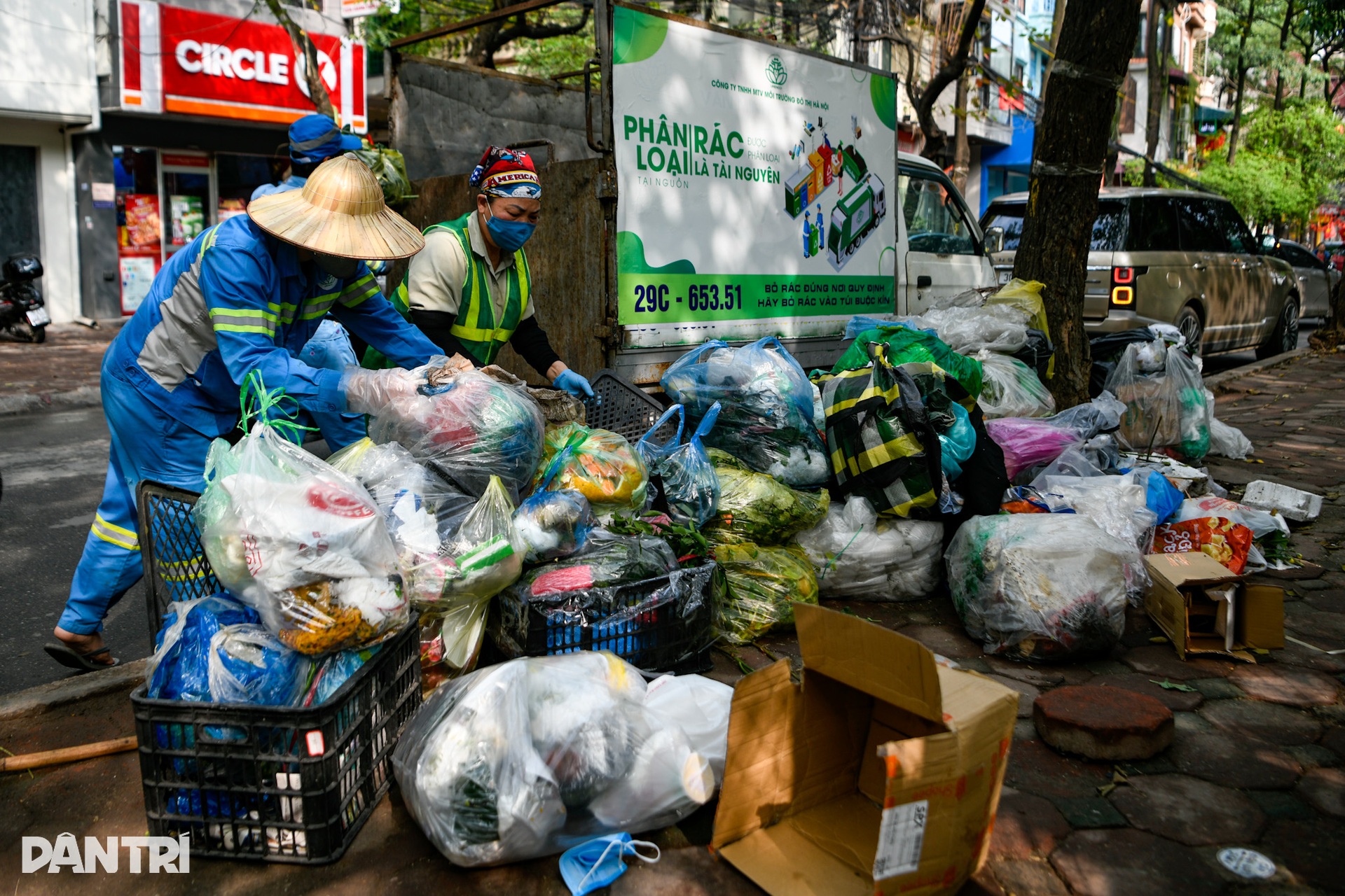 Hà Nội: Nơi có camera thì sạch rác, chỗ không bị nhìn thấy thì ngập ngụa - 8