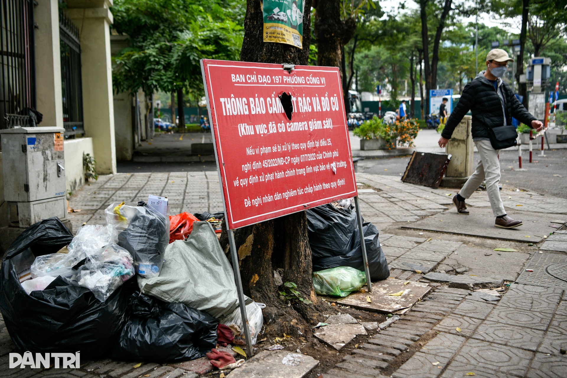 Hà Nội: Nơi có camera thì sạch rác, chỗ không bị nhìn thấy thì ngập ngụa - 11