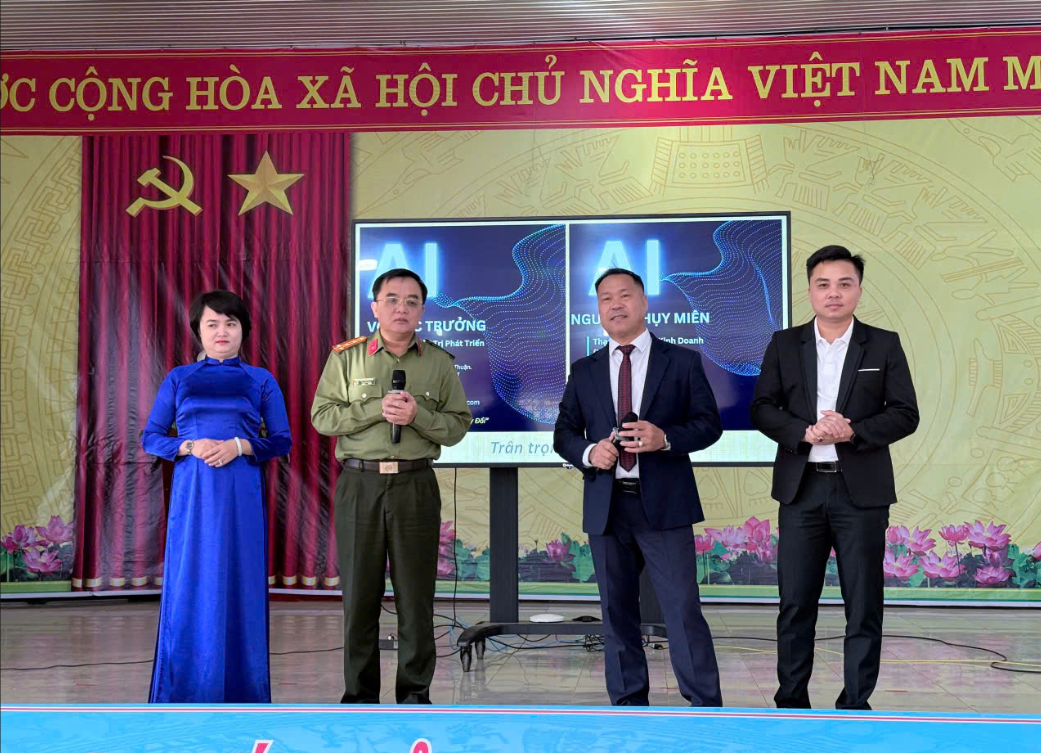 Lâm Đồng: Bình dân học vụ số AI về tới xã biên giới Quảng Trực - Ảnh 3.