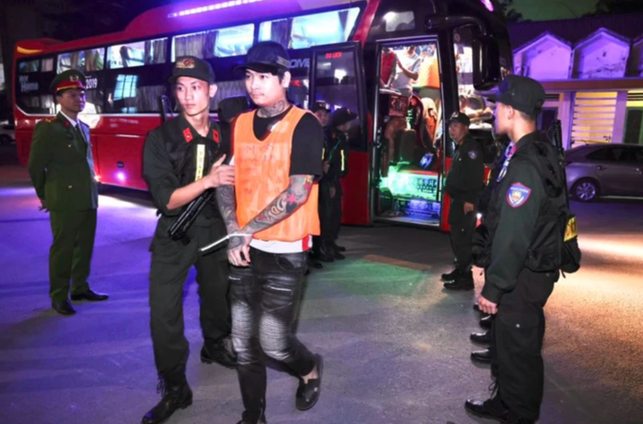 Campuchia truy quét, làn sóng người bỏ trốn khỏi 'thành phố lừa đảo'- Ảnh 3.