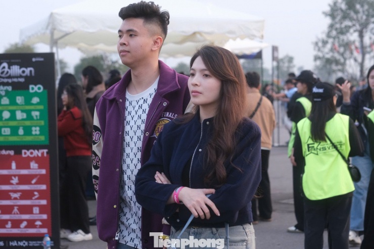 Hàng chục nghìn người đổ về Đông Anh - 2