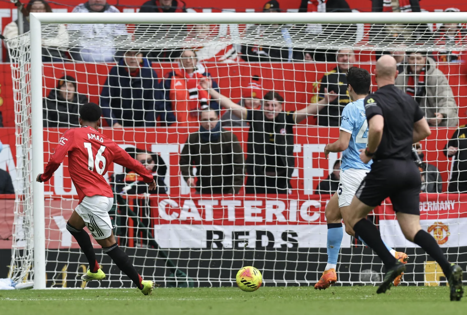 Quật ngã Man City trận derby, Man United tặng quà thầy mới Michael Carrick - Ảnh 2.